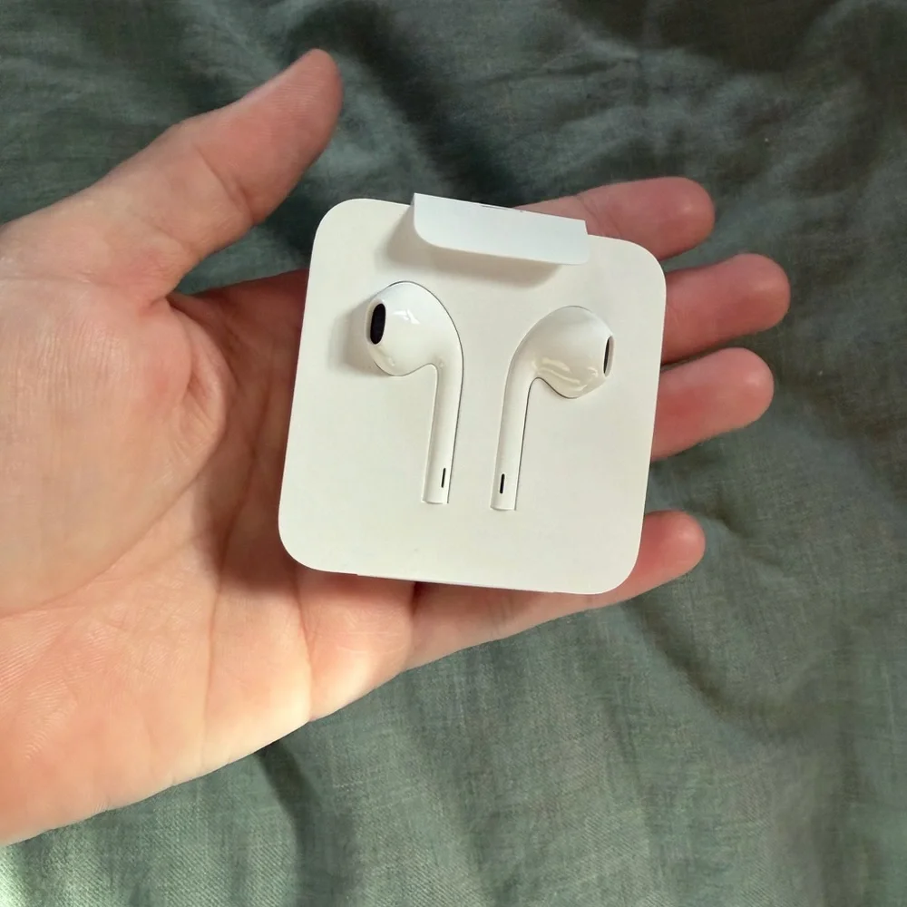 Apple White EarPods with Lightning Connector